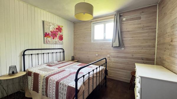 Immeuble à Saint Palais Sur Mer : 2 niveaux, 7 appartements T3, T2, terrain environ 1 120m²