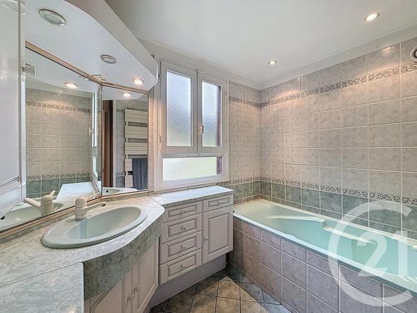 Maison à vendre  7 pièces - 148 m 2   TANINGES  - 74