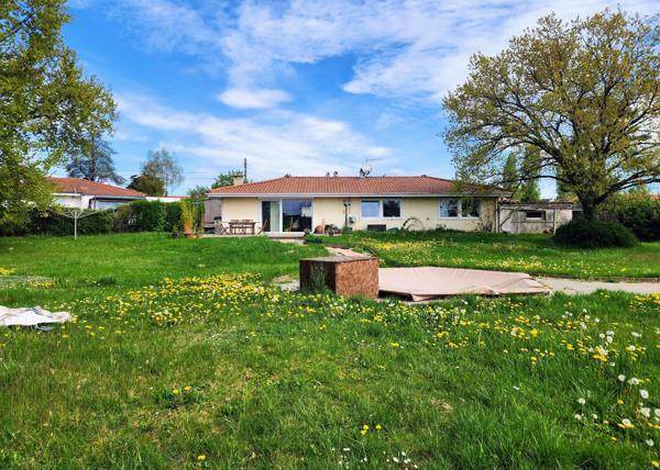 Maison plain-pied 134 m² 6 pièces  jardin 1690 m² piscine  garage Liverdun Toulaire