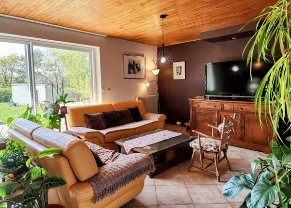 Maison plain-pied 134 m² 6 pièces  jardin 1690 m² piscine  garage Liverdun Toulaire