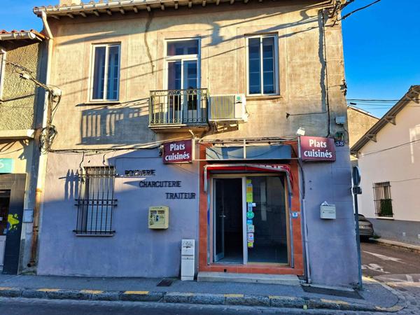 Local commercial 3 faces avec extérieur