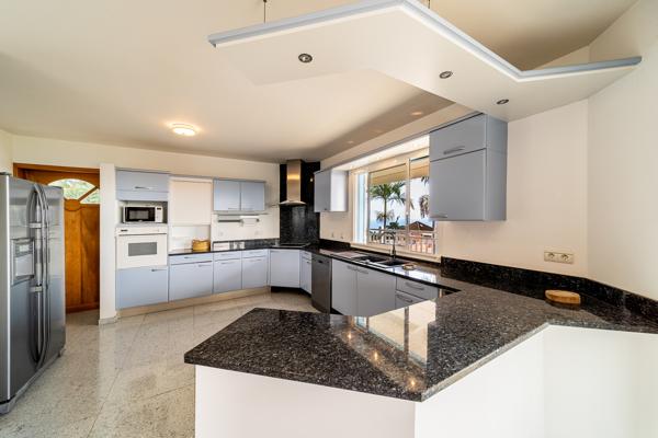 Saint-Paul (97460) HAUTS DE SAINT-PAUL - Crêve-Coeur - Villa 4 Chambres - 222m2 Carrez + 120m2 aménageables - Piscine - Vue me