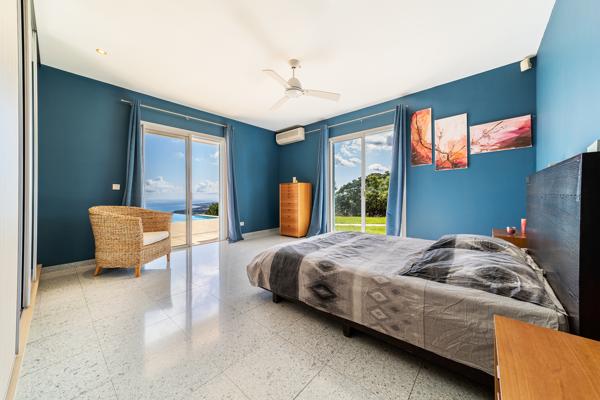 Saint-Paul (97460) HAUTS DE SAINT-PAUL - Crêve-Coeur - Villa 4 Chambres - 222m2 Carrez + 120m2 aménageables - Piscine - Vue me