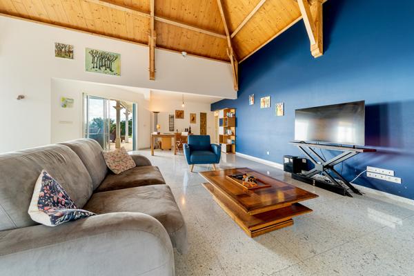 Saint-Paul (97460) HAUTS DE SAINT-PAUL - Crêve-Coeur - Villa 4 Chambres - 222m2 Carrez + 120m2 aménageables - Piscine - Vue me