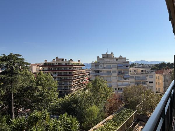 Appartement
         2 pièces
        - 58 m² 450 000 € *