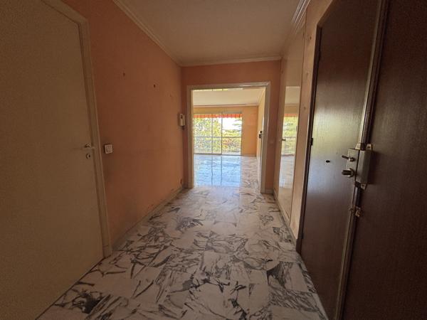 Appartement
         2 pièces
        - 58 m² 450 000 € *