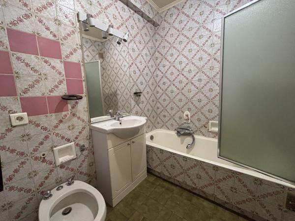 Appartement
         2 pièces
        - 58 m² 450 000 € *