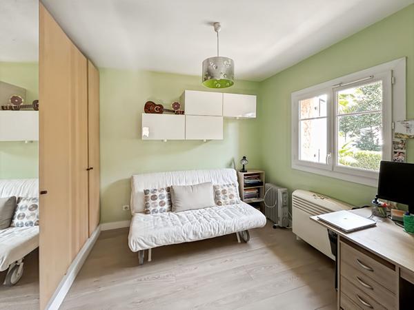 MAISON DE TYPE 5 PIECES DANS DOMAINE AVEC PISCINE ET TENNIS