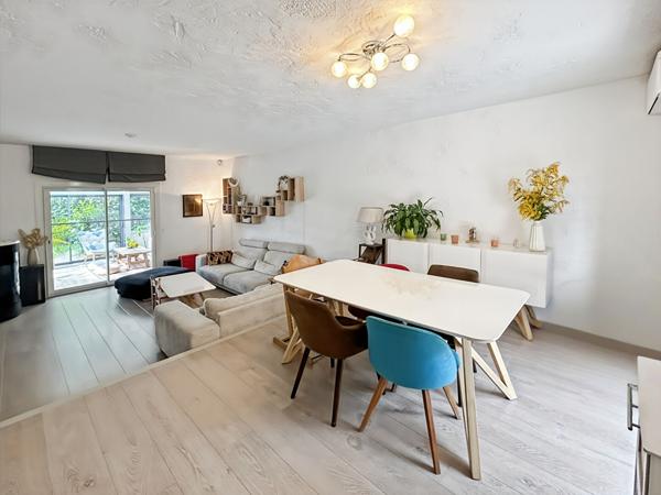 MAISON DE TYPE 5 PIECES DANS DOMAINE AVEC PISCINE ET TENNIS