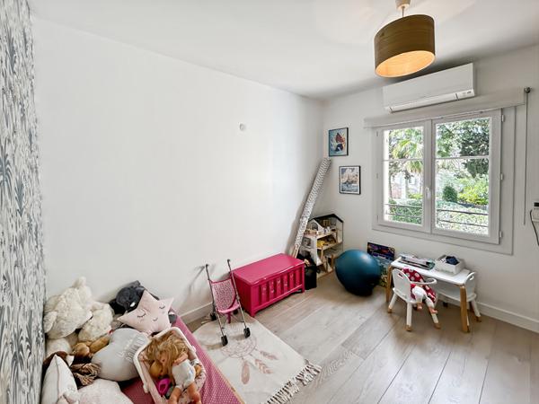 MAISON DE TYPE 5 PIECES DANS DOMAINE AVEC PISCINE ET TENNIS
