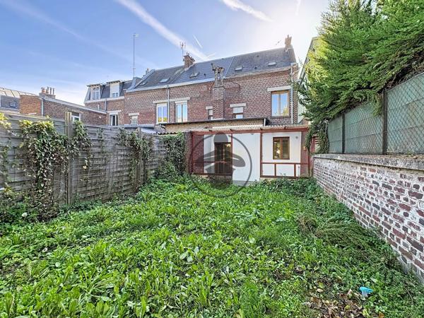Location                                                      Maison
                        
                     6 pièces                      122 m2                     à Saint-Quentin