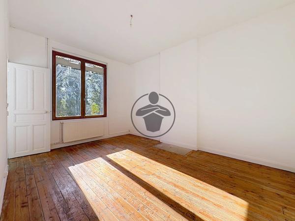Location                                                      Maison
                        
                     6 pièces                      122 m2                     à Saint-Quentin