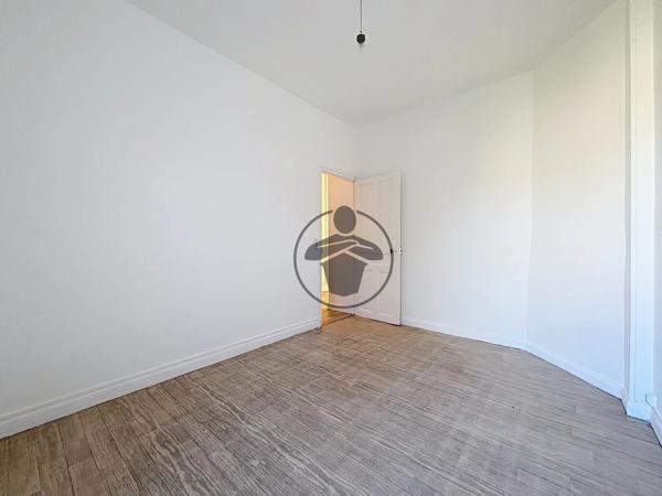 Location                                                      Maison
                        
                     6 pièces                      122 m2                     à Saint-Quentin
