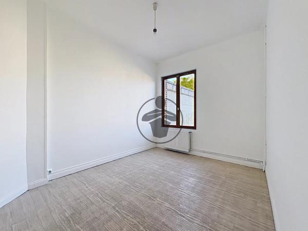 Location                                                      Maison
                        
                     6 pièces                      122 m2                     à Saint-Quentin