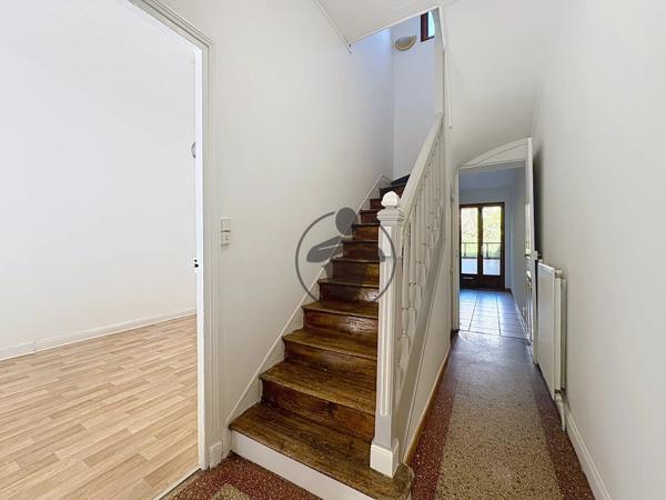Location                                                      Maison
                        
                     6 pièces                      122 m2                     à Saint-Quentin