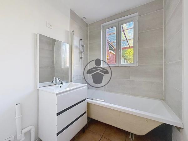 Location                                                      Maison
                        
                     6 pièces                      122 m2                     à Saint-Quentin
