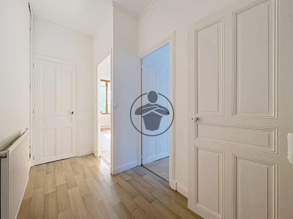Location                                                      Maison
                        
                     6 pièces                      122 m2                     à Saint-Quentin