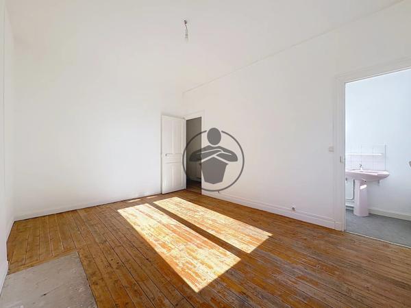 Location                                                      Maison
                        
                     6 pièces                      122 m2                     à Saint-Quentin