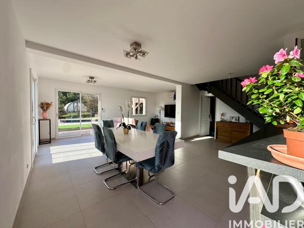 Maison à vendre 5 pièces 121 m² Saint-Étienne-la-Varenne