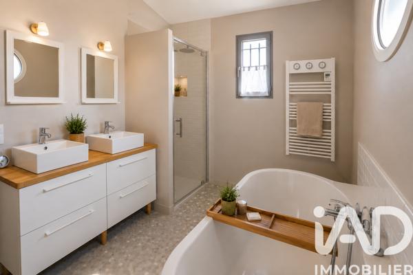 Maison à vendre 10 pièces 225 m² Balaruc-les-Bains