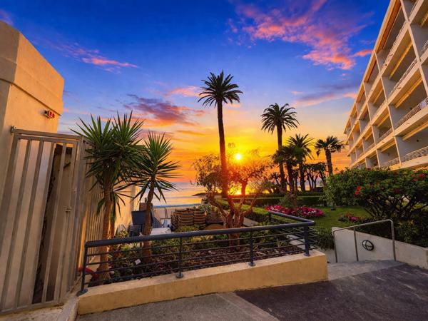 Antibes (06160) MURS COMMERCIAUX - ANTIBES / JUAN-LES-PINS - 123 m² MODULABLES - PROXIMITE IMMEDIATE PLAGES - RESTAURANTS