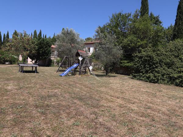 VILLA LUMINEUSE TYPE 5 AU CALME SUR 3612 M2 AVEC OLIVIERS PIERREVERT