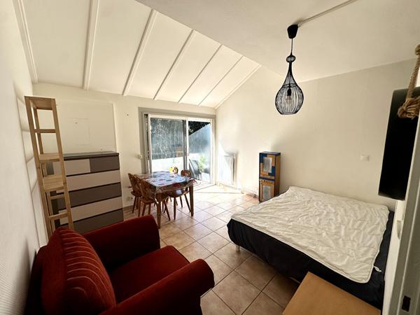 À LOUER  Studio meublé de 27 m² à deux pas de la douane de Fossard