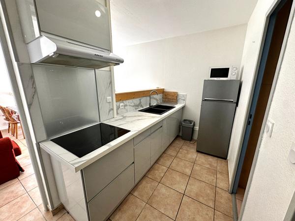 À LOUER  Studio meublé de 27 m² à deux pas de la douane de Fossard