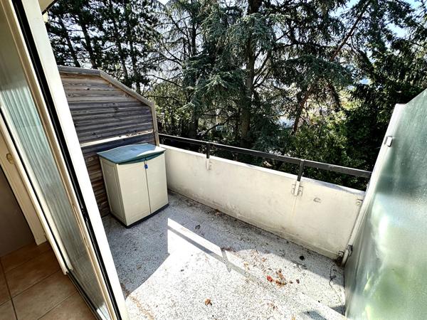 À LOUER  Studio meublé de 27 m² à deux pas de la douane de Fossard