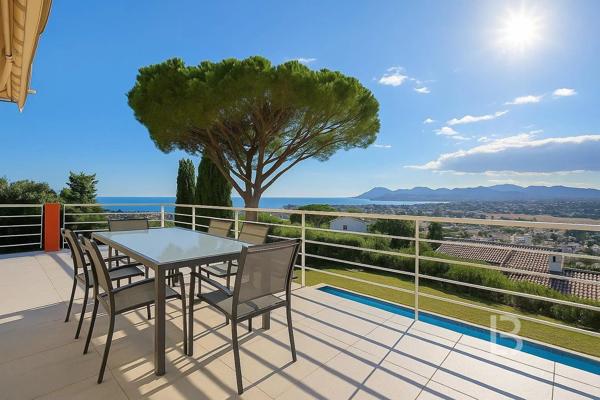 Co-Exclusivité - Villa au Cannet au calme avec vue Mer et Estérel spectaculaire