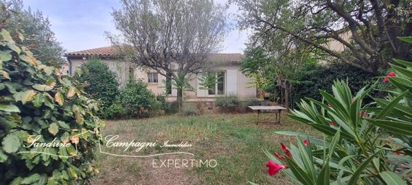 Les Angles (30133) VILLA de plain pied, T4 avec garage, cour et jardin arboré piscinable à deux pas des commerces