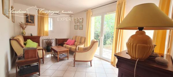 Les Angles (30133) VILLA de plain pied, T4 avec garage, cour et jardin arboré piscinable à deux pas des commerces