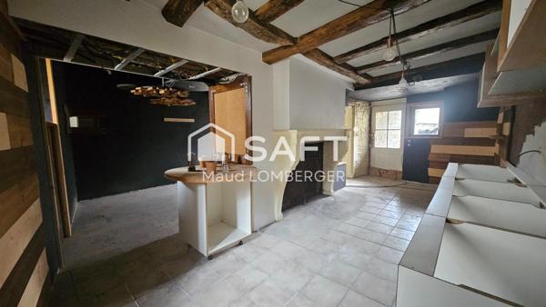 Maison en pierre à rénover au charme atypique à GY