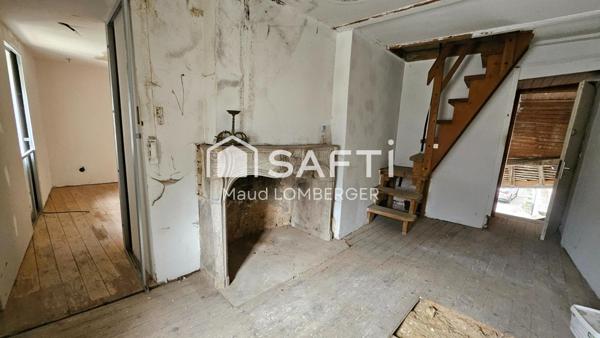 Maison en pierre à rénover au charme atypique à GY