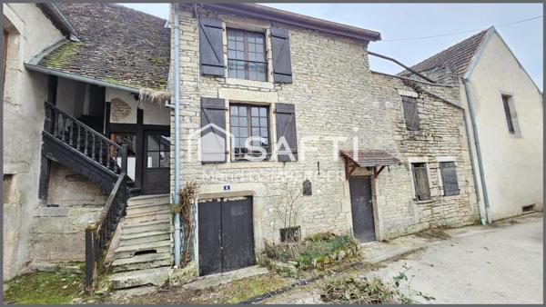 Maison en pierre à rénover au charme atypique à GY