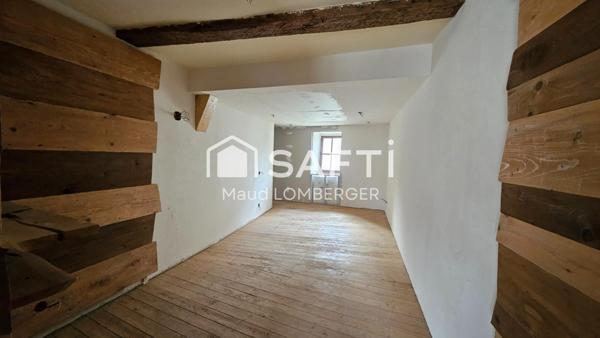 Maison en pierre à rénover au charme atypique à GY