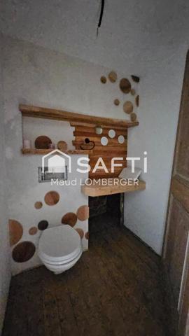 Maison en pierre à rénover au charme atypique à GY