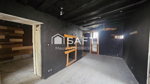 Maison en pierre à rénover au charme atypique à GY