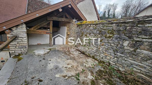 Maison en pierre à rénover au charme atypique à GY
