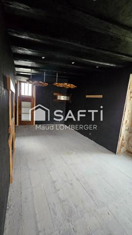 Maison en pierre à rénover au charme atypique à GY