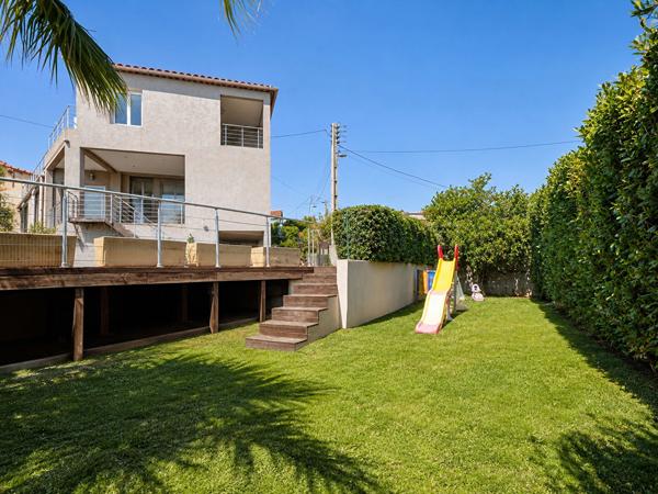 Maison familiale avec piscine, dépendance et stationnement ? Marseille 11e