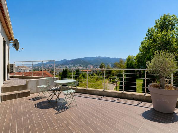 Maison familiale avec piscine, dépendance et stationnement ? Marseille 11e