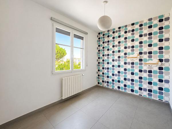 Maison familiale avec piscine, dépendance et stationnement ? Marseille 11e