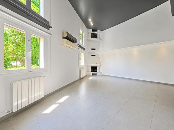 Maison familiale avec piscine, dépendance et stationnement ? Marseille 11e