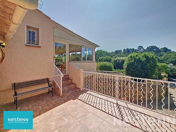 Maison de 146 m2 avec 4 chambres, véranda, garage, piscine et pool house à Saint Maximin la Sainte Baume