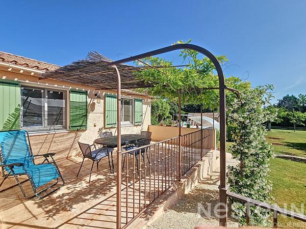 Maison de 146 m2 avec 4 chambres, véranda, garage, piscine et pool house à Saint Maximin la Sainte Baume