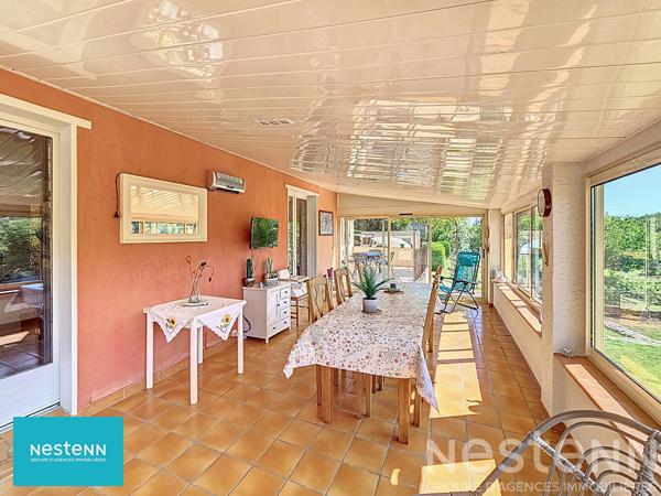 Maison de 146 m2 avec 4 chambres, véranda, garage, piscine et pool house à Saint Maximin la Sainte Baume