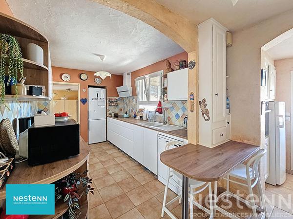 Maison de 146 m2 avec 4 chambres, véranda, garage, piscine et pool house à Saint Maximin la Sainte Baume
