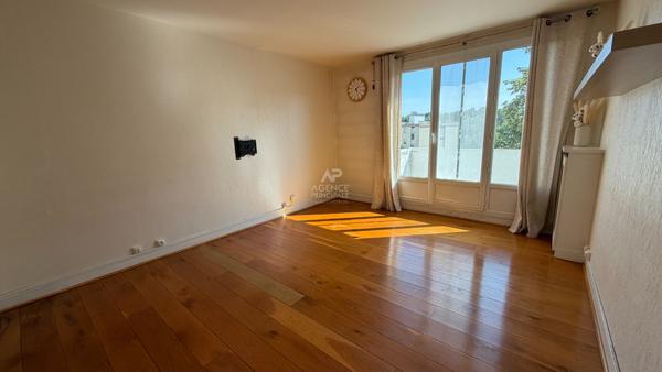 Appartement 3 pièce(s) 55 m2 15 min à pied RER A - Saint Germain En Laye Loyer 1 400 €/mois charges comprises **  - Référence  18501