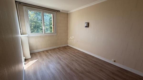 Appartement 3 pièce(s) 55 m2 15 min à pied RER A - Saint Germain En Laye Loyer 1 400 €/mois charges comprises **  - Référence  18501